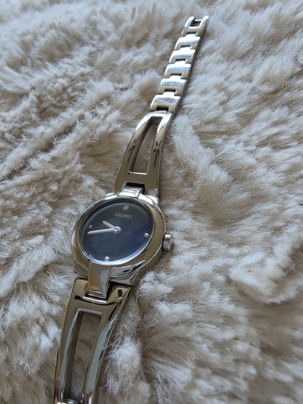 Great Condition DAINTY SEIKO Silver Women's Bracelet Watch with Navy Blue Dial